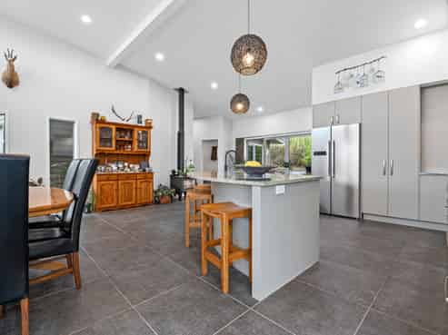 6 Ascot Vale, Tikitere