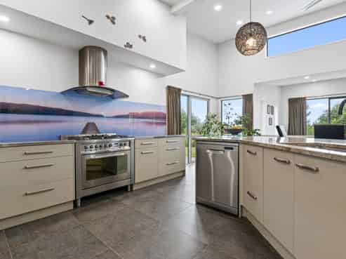 6 Ascot Vale, Tikitere