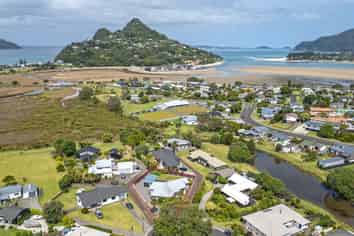 13 Willow Grove, Tairua