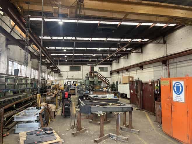 1,027sqm hard working industrial with 600sqm yard