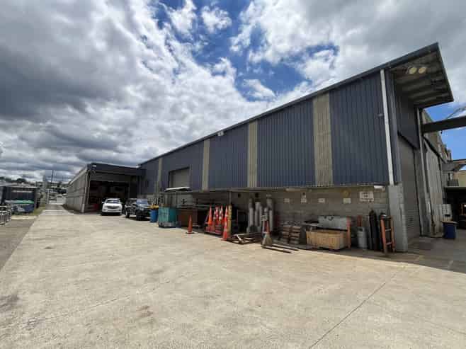 1,027sqm hard working industrial with 600sqm yard