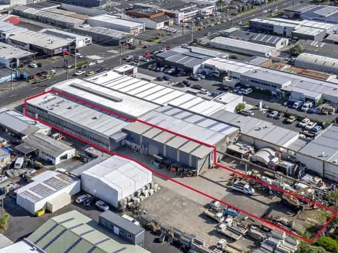 1,027sqm hard working industrial with 600sqm yard