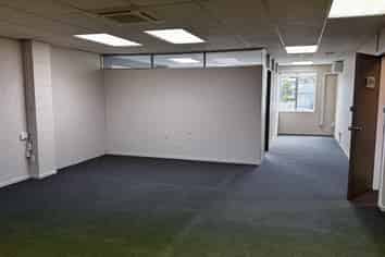 Tidy office in Pakuranga