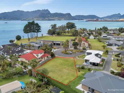13 Aarts Place, One Tree Point