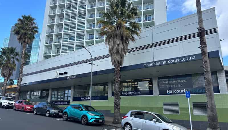 12 Osterley Way, Manukau