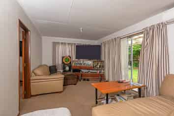 140B High Street, Bulls