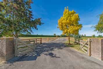 211 Bangor Road, DARFIELD
