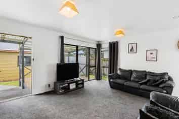 2/23 Marr Road, Manukau