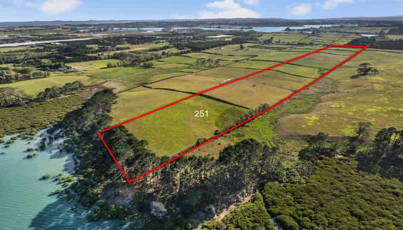 251 Glenbrook Beach Road, Glenbrook