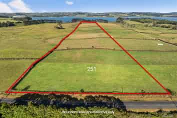 251 Glenbrook Beach Road, Glenbrook