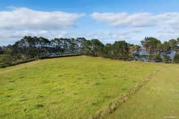 251 Glenbrook Beach Road, Glenbrook