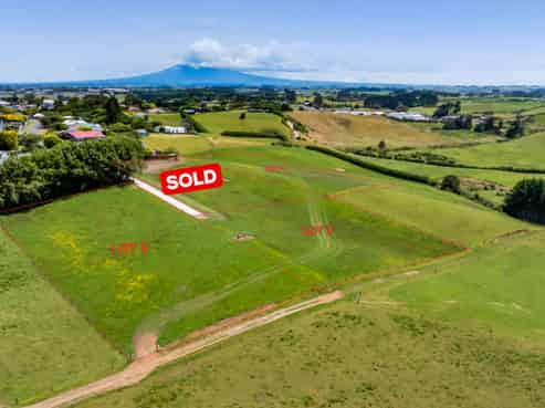 0n Douglas Street Sections, Hawera