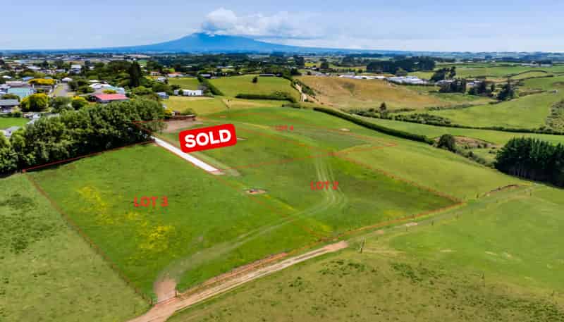 0n Douglas Street Sections, Hawera
