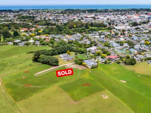 0n Douglas Street Sections, Hawera