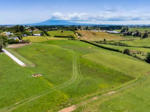 0n Douglas Street Sections, Hawera