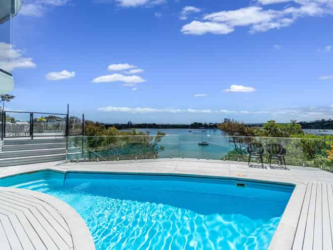 105 Aeroview Drive, Beach Haven
