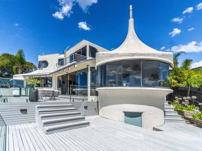 105 Aeroview Drive, Beach Haven