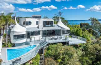 105 Aeroview Drive, Beach Haven