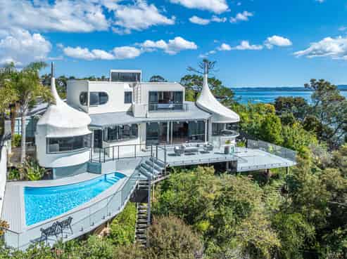 105 Aeroview Drive, Beach Haven