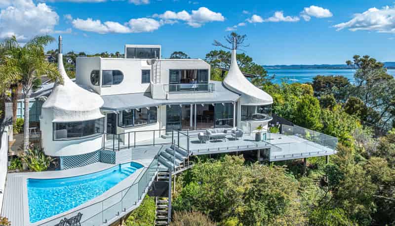 105 Aeroview Drive, Beach Haven