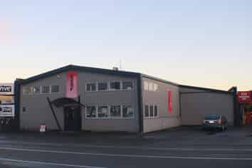 Popular Tremaine Ave location 