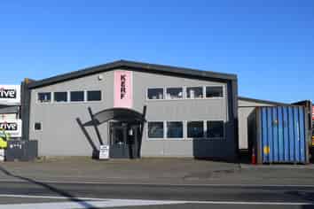 Popular Tremaine Ave location 
