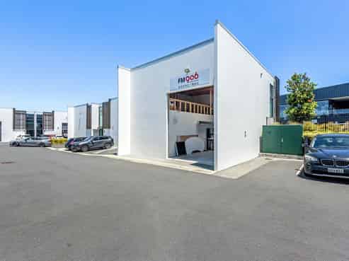 Prime road front corner industrial in Albany