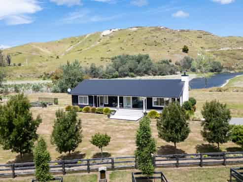 72 River Road, Otane