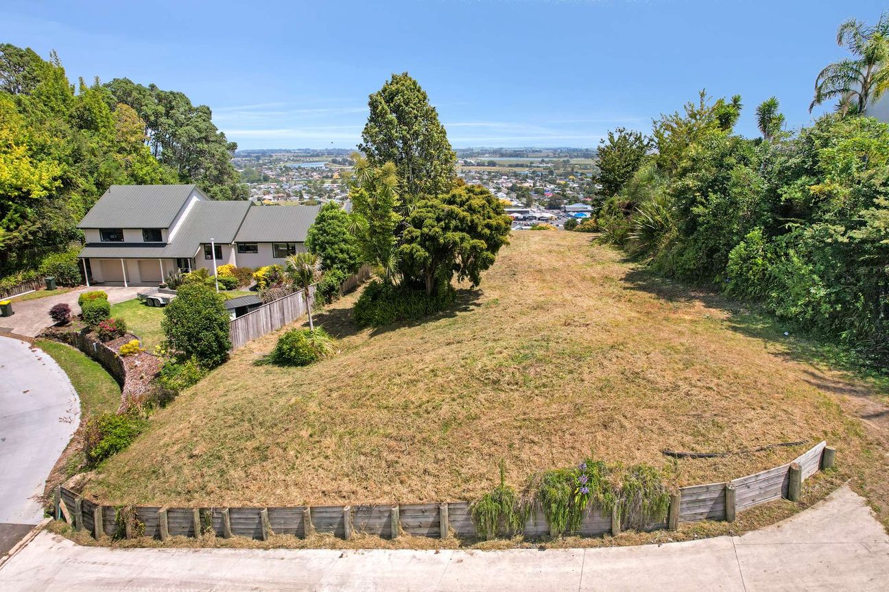 Prestigious Hilltop Section, Breathtaking Views - Mehr