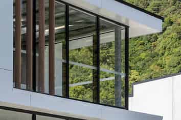 Prime Position, Showroom Frontage