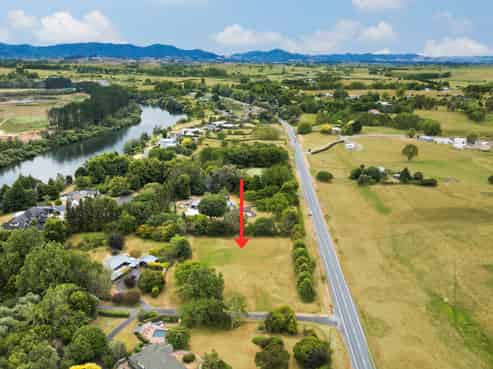 2121E River Road, Horsham Downs