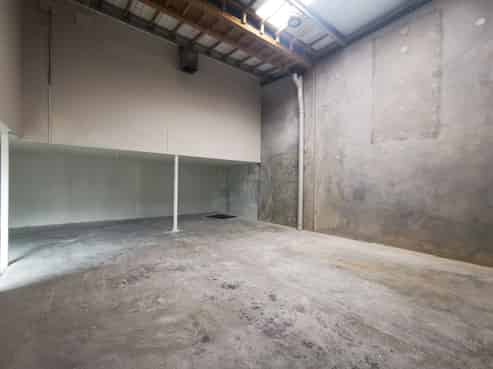 Road front Albany industrial for lease