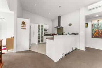 125 Solomon Street, Brookfield