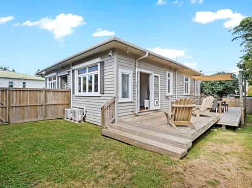 35A Queensway, Three Kings