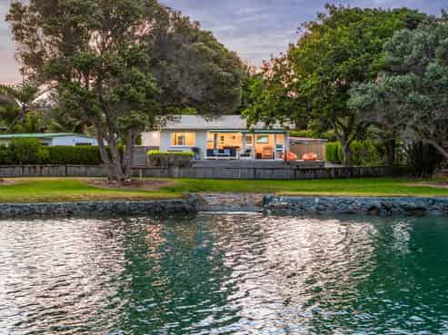30 Harbour View Road, Point Wells