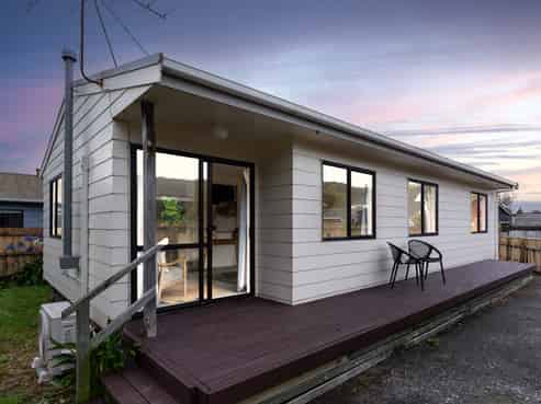 32D Shanly Street, Brown Owl