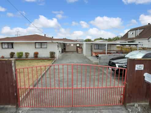 7 Cemetery Road, Sanson