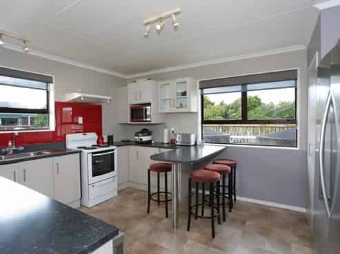 7 Cemetery Road, Sanson