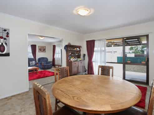 7 Cemetery Road, Sanson