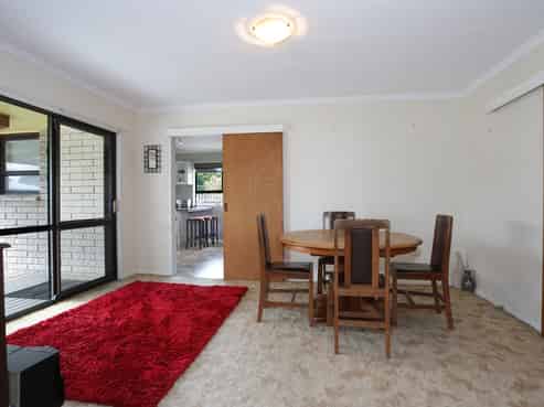 7 Cemetery Road, Sanson