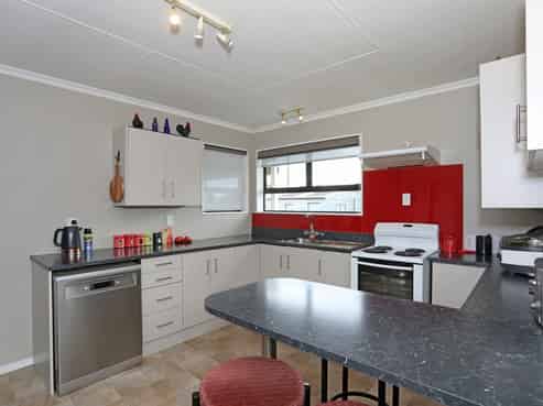 7 Cemetery Road, Sanson