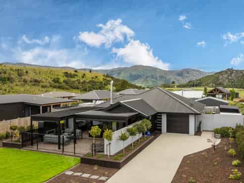 5 Cooper Crescent, Luggate