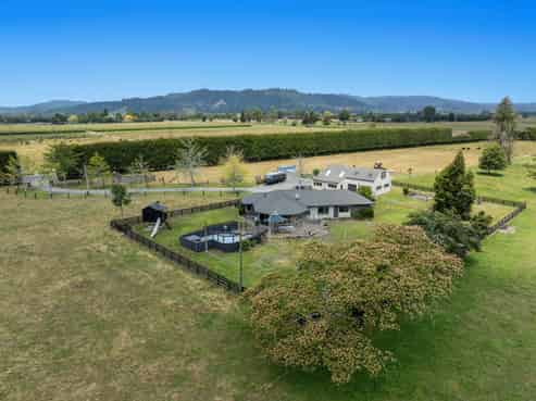 27 Putiki Road, Edgecumbe