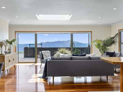 10 Ocean Parade, Pukerua Bay