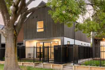 11 Malaga Crescent, Harewood