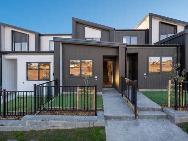 4/4 Limestone Drive, Hobsonville