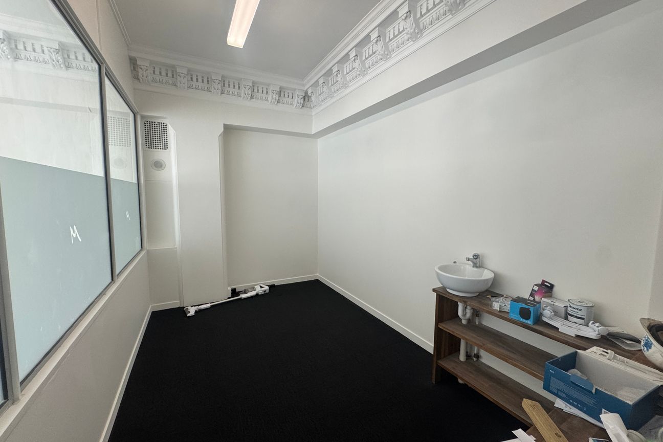 Well Priced Office For Lease – další