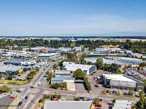Quality office - $125/sqm, plenty of parking