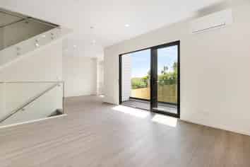 2, 4, 5/ 34 Church Crescent, Panmure