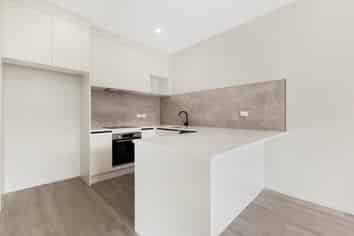 2, 4, 5/ 34 Church Crescent, Panmure